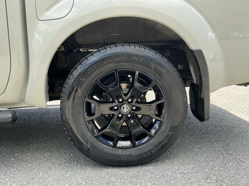 Used 2020 Nissan Frontier SV w/ Midnight Edition Floor Mats AWD/4WD image 9