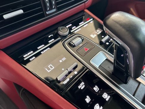 Used 2022 Porsche Cayenne w/ Premium Package Plus image 45