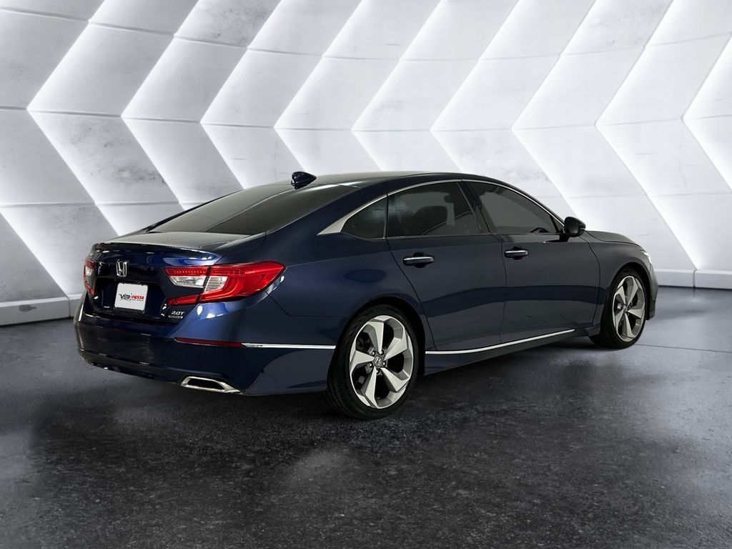 Used 2018 Honda Accord Touring image 4