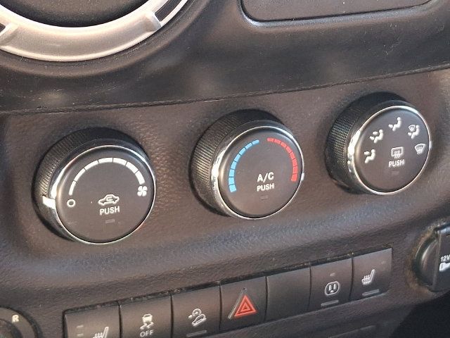 Used 2014 Jeep Wrangler Unlimited Sahara w/ Connectivity Group AWD/4WD image 13