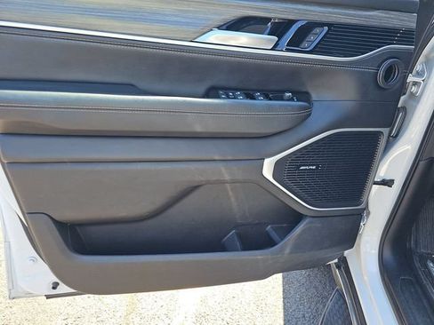 Used 2024 Jeep Wagoneer L Series II w/ Flexible Seating Group AWD/4WD image 15