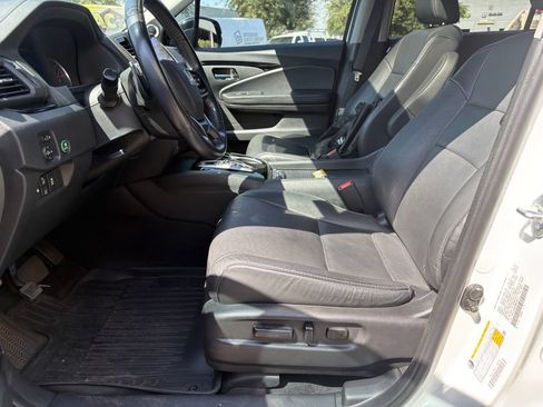 Used 2021 Honda Pilot Touring image 9
