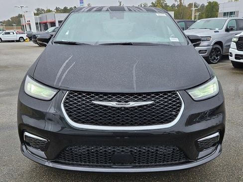 New 2026 Chrysler Pacifica Select FWD image 2