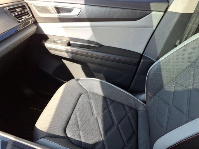 Certified 2024 Volkswagen Atlas Peak Edition SE AWD/4WD image 20