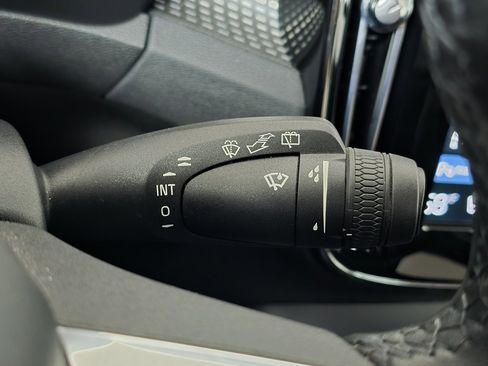 Used 2022 Volvo XC40 T5 R-Design w/ Advanced Package image 35