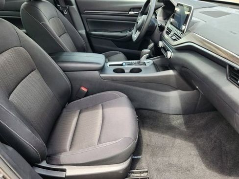 Used 2025 Nissan Altima 2.5 SV image 13