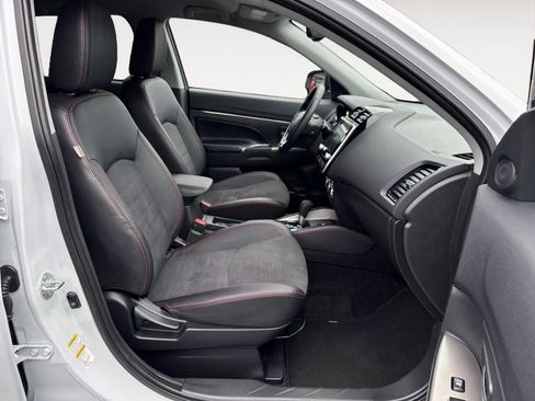 Used 2025 Mitsubishi Outlander Sport SE AWD/4WD image 24