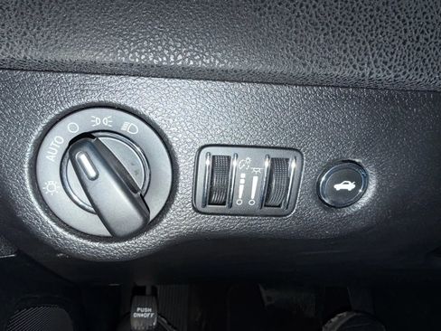 Used 2019 Dodge Charger SXT image 22