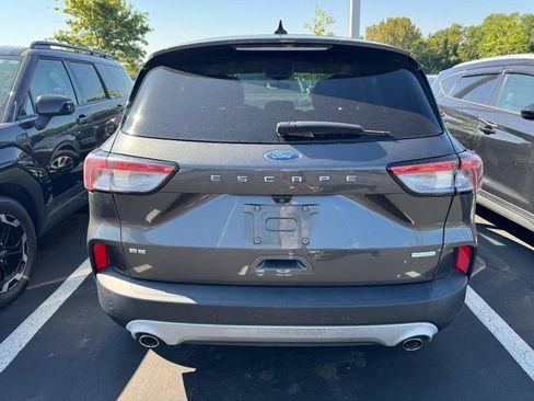 Used 2020 Ford Escape SE FWD image 3
