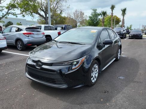 Used 2025 Toyota Corolla LE image 8