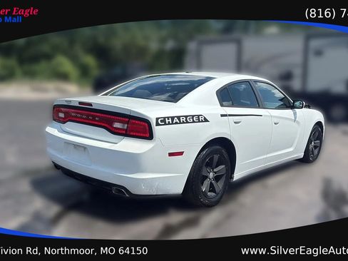 Used 2014 Dodge Charger SE w/ Comfort Seating Group RWD image 5