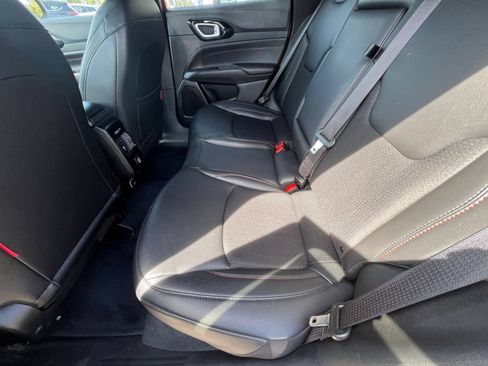 Used 2025 Jeep Compass Trailhawk AWD/4WD image 25