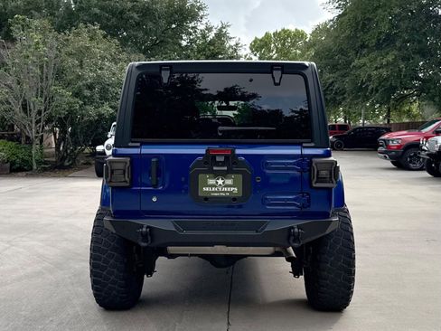 Used 2019 Jeep Wrangler Unlimited Sahara AWD/4WD image 9