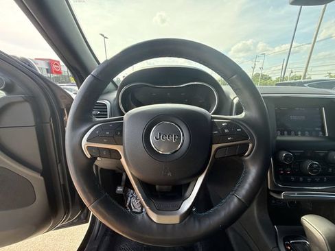 Used 2019 Jeep Grand Cherokee Laredo AWD/4WD image 14