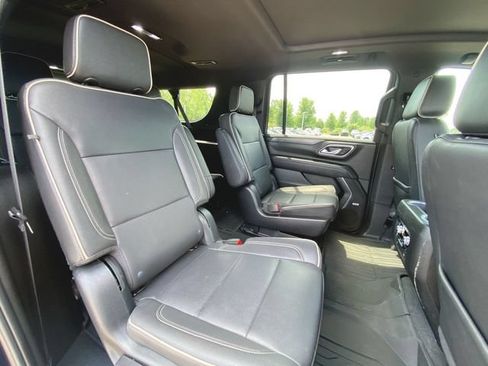 Used 2023 GMC Yukon XL SLT w/ SLT Premium Package AWD/4WD image 27