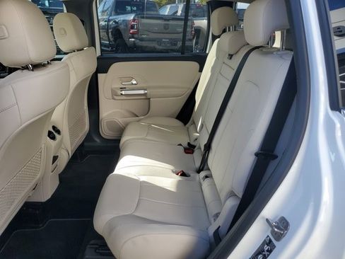 Used 2023 Mercedes-Benz GLB 250 w/ Premium Package image 18