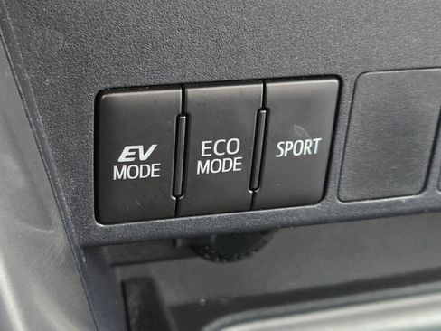 Used 2016 Toyota RAV4 XLE image 18