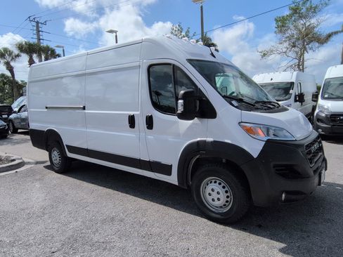 Used 2025 RAM ProMaster 3500 w/ Convenience Group FWD image 2