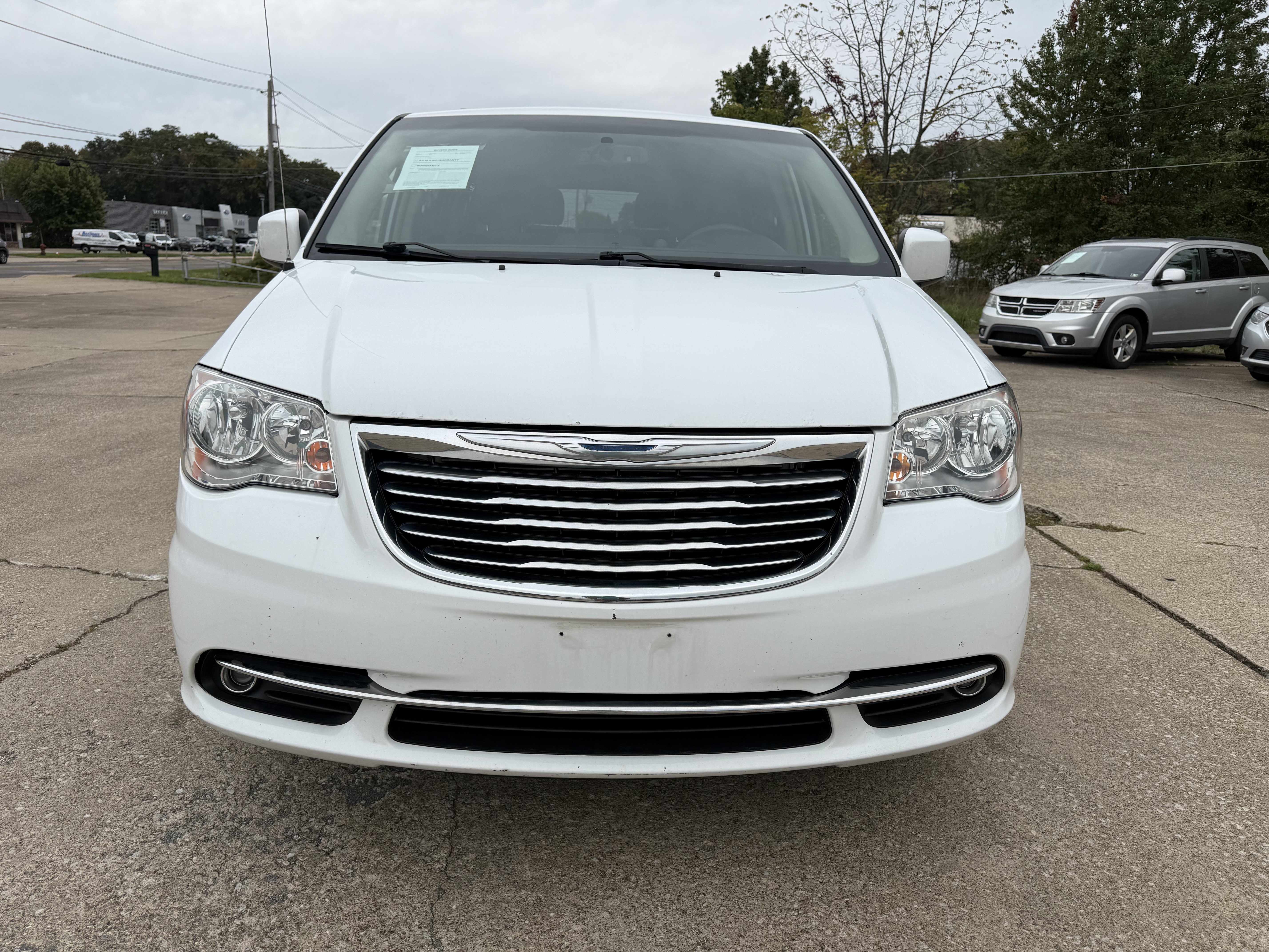Used 2016 Chrysler Town & Country Touring FWD image 8
