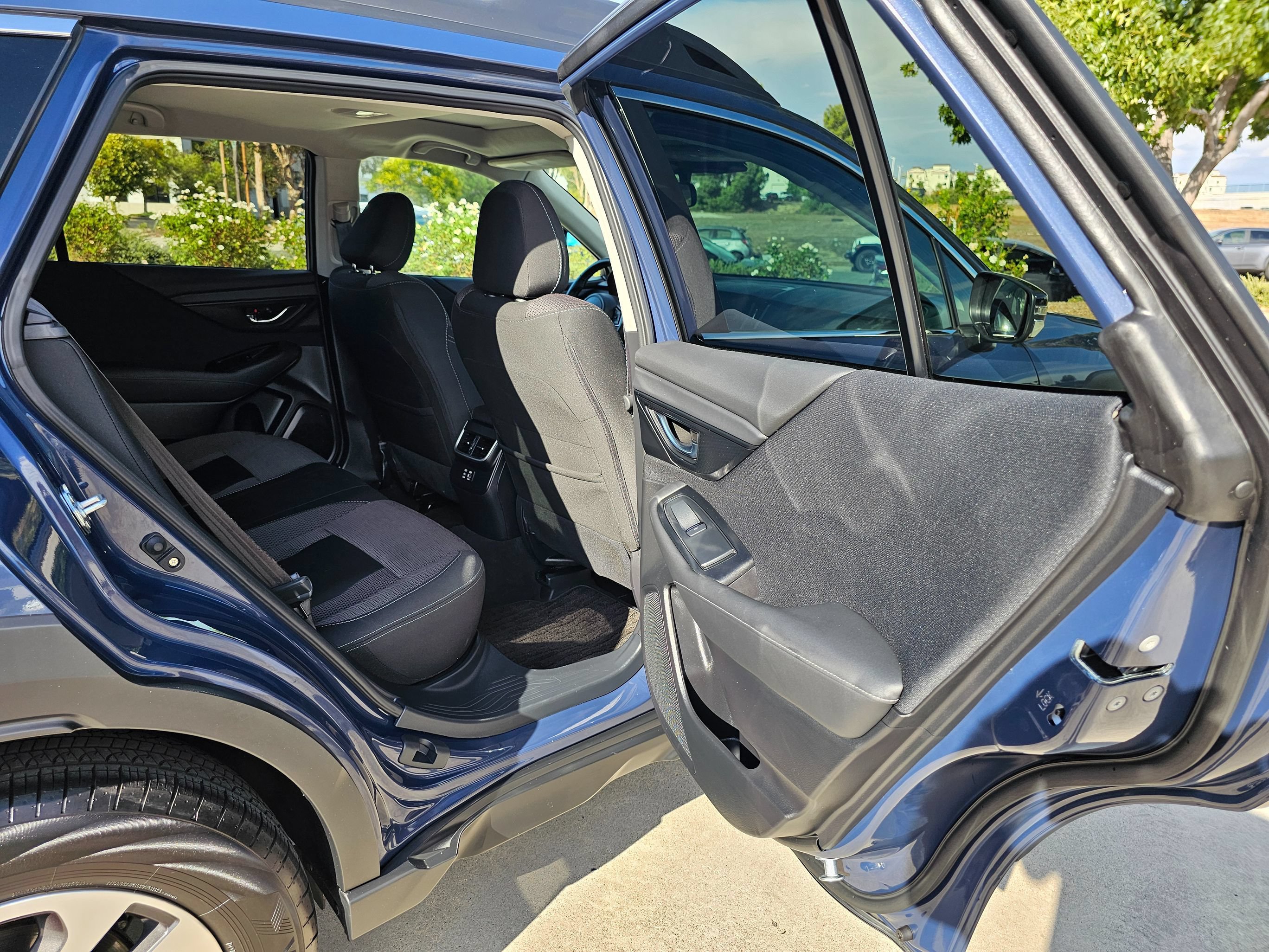 Used 2025 Subaru Outback Premium AWD/4WD image 28