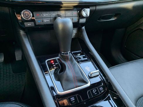 Used 2025 Jeep Compass Trailhawk image 40