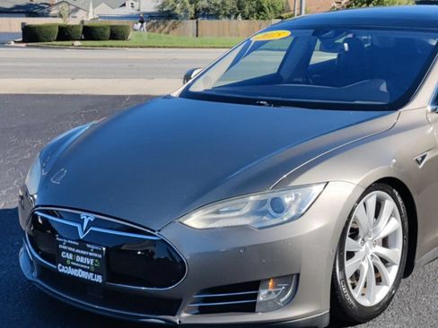 Used 2015 Tesla Model S 85D AWD/4WD image 2