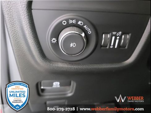 Used 2024 Jeep Grand Cherokee L Limited w/ Black Appearance Package AWD/4WD image 21