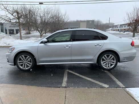 Used 2019 Volkswagen Passat 2.0T Wolfsburg w/ Wheels & Sunroof Package image 6