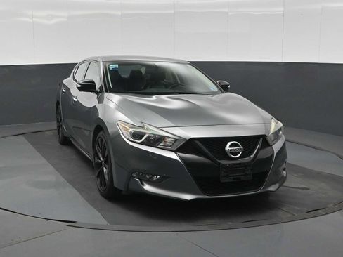 Used 2018 Nissan Maxima SR w/ Midnight Edition FWD image 2