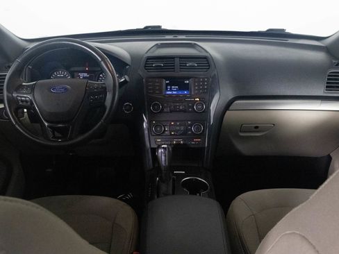 Used 2019 Ford Explorer XLT image 23