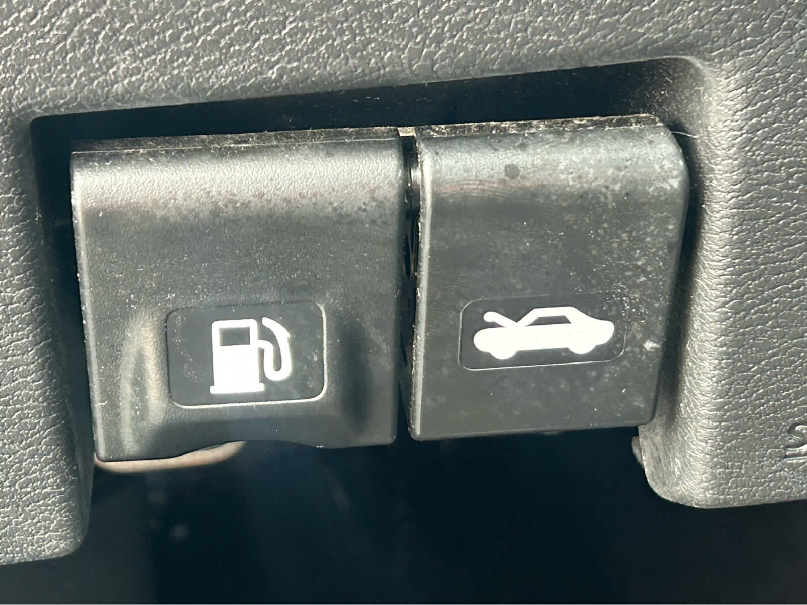 Used 2024 Nissan Versa SV FWD image 16
