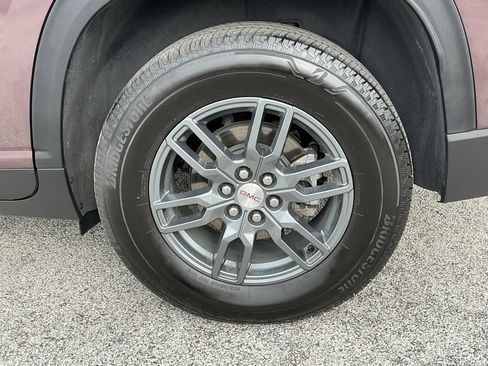 Used 2025 GMC Acadia Elevation image 24