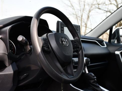 Used 2020 Toyota RAV4 LE image 10