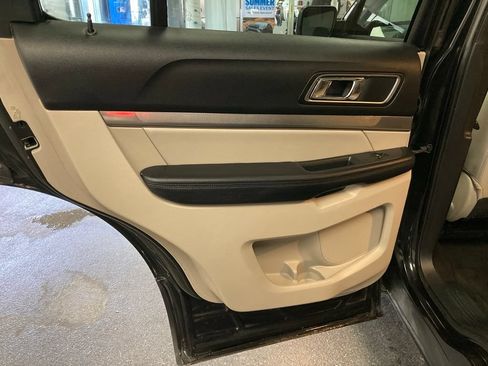 Used 2018 Ford Explorer XLT w/ Equipment Group 201A AWD/4WD image 28