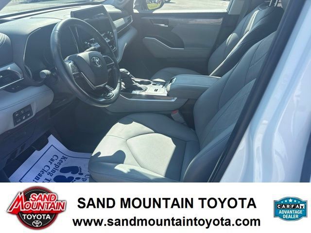 Used 2021 Toyota Highlander Platinum FWD image 12