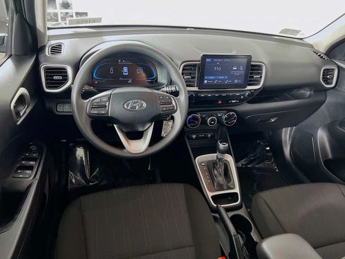 Used 2025 Hyundai Venue SE FWD image 21