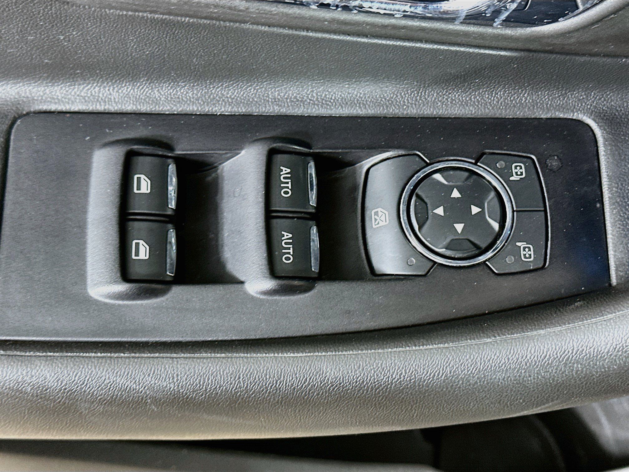 Used 2018 Ford Taurus SHO AWD/4WD image 15
