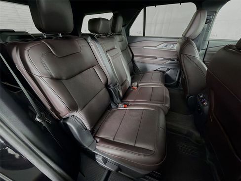 Used 2025 Ford Explorer Platinum AWD/4WD image 28