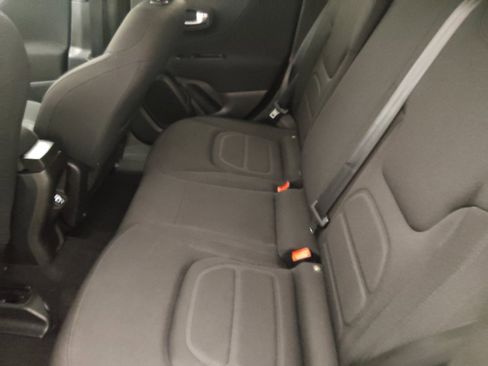 Used 2020 Jeep Renegade Latitude FWD image 18