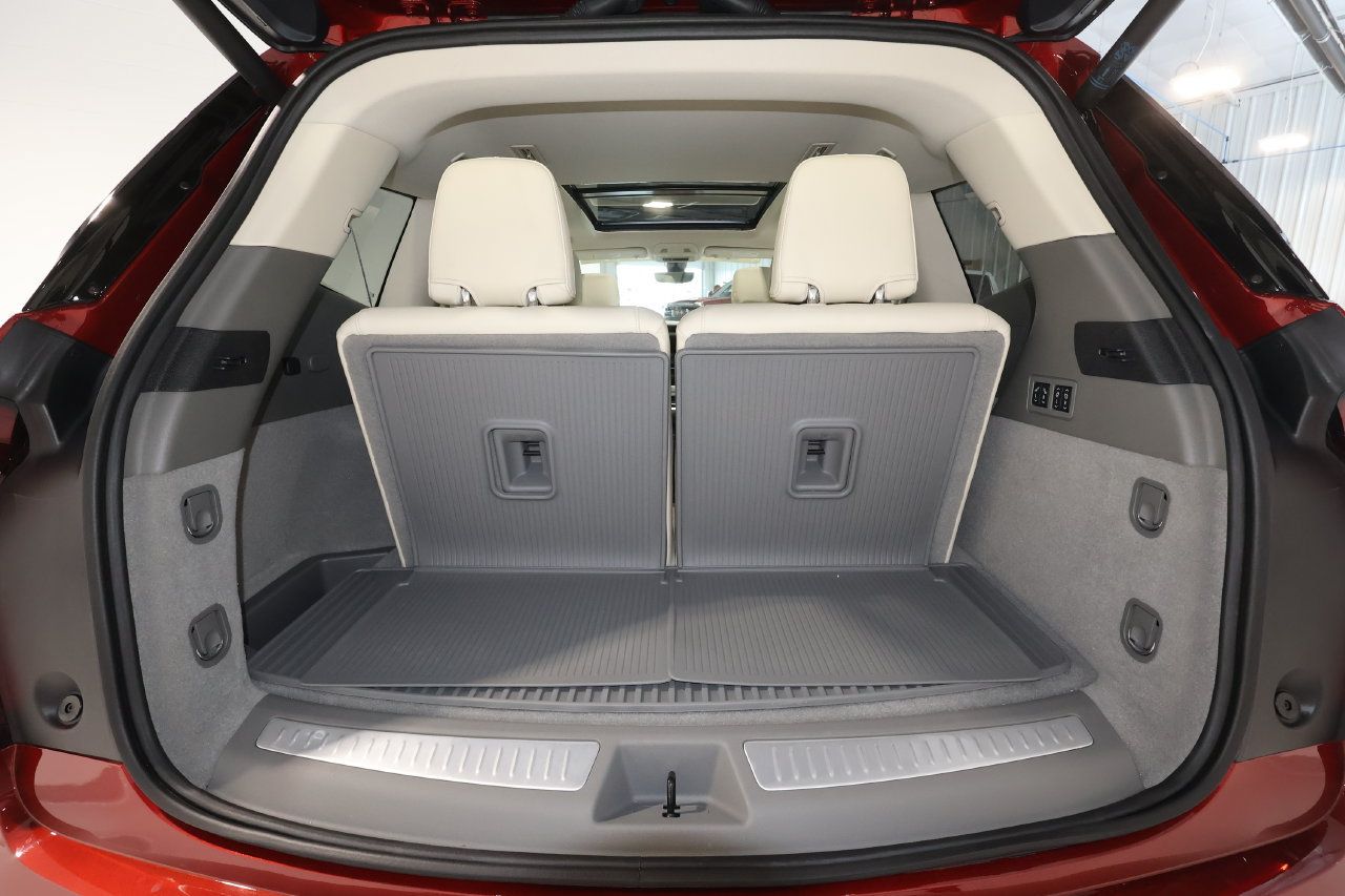 Used 2025 Cadillac XT6 Premium Luxury w/ Technology Package AWD/4WD image 26