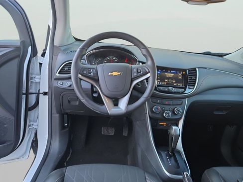 Used 2022 Chevrolet Trax LT w/ LT Convenience Package image 29