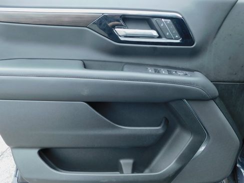 Used 2025 Chevrolet Tahoe Z71 image 39