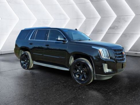 Used 2018 Cadillac Escalade Luxury image 7