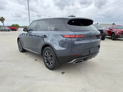 Used 2023 Land Rover Range Rover Sport SE image 2