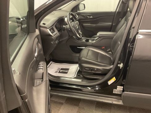 Used 2023 GMC Acadia SLT image 4