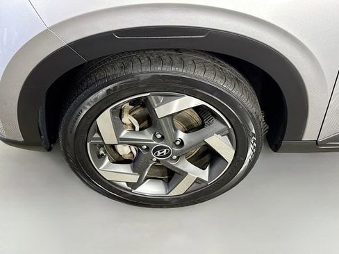 Used 2024 Hyundai Venue SEL image 4