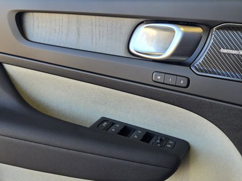 New 2026 Volvo XC40 B5 Ultra w/ Protection Package Premier image 25