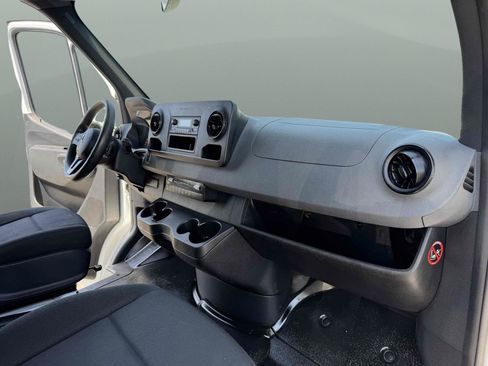 Used 2021 Mercedes-Benz Sprinter 2500 image 16