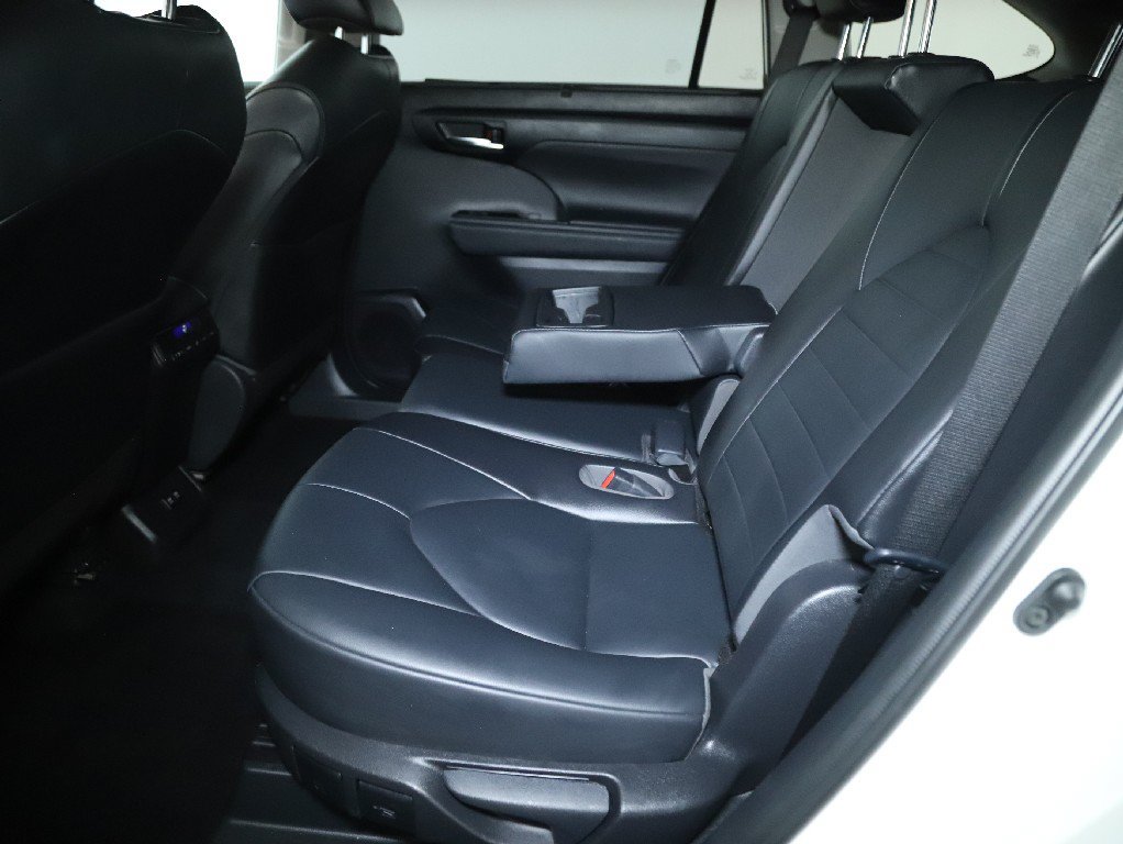 Used 2021 Toyota Highlander XLE AWD/4WD image 15