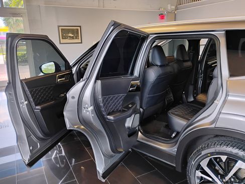 Used 2023 Mitsubishi Outlander SEL image 7